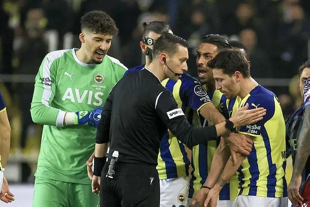 fenerbahce-trabzonspor-maci-canli-anlatim-izle-1646587475046.jpeg Kadıköy'de kazanan yok! (Fenerbahçe 1-1 Trabzonspor MAÇ SONUCU ÖZET)-6