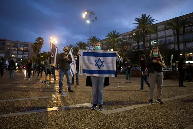 İsrail'de Netanyahu nefreti! Kara Bayraklar sokağa indi!-1