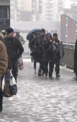 Ve İstanbul'da beklenen kar yağışı başladı