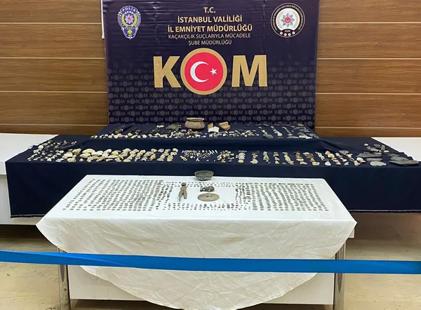 umraniyede-osmanli-donemine-ait-paralar-ele-gecirildi-1637571569786.jpg Ümraniye'de Osmanlı dönemine ait sikke ele geçirildi-2