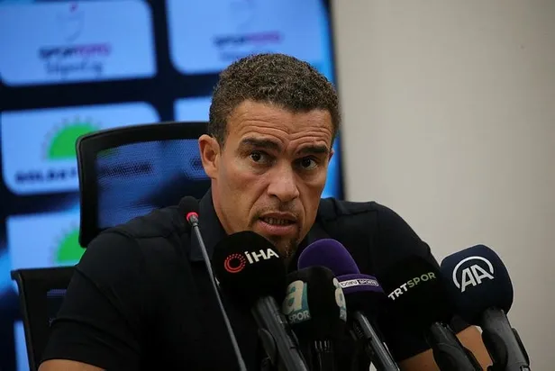 besiktas-yonetimi-acil-koduyla-toplaniyor-valerien-ismaelin-kaderi-ahmet-nur-cebinin-elinde-1666656647730.jpeg Beşiktaş yönetimi 'acil' koduyla toplanıyor! Valerien Ismael'in kaderi Ahmet Nur Çebi'nin elinde-4