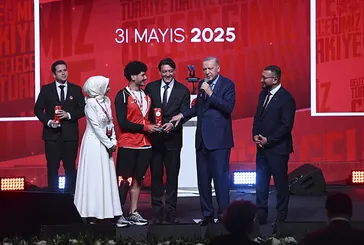 Başkan Recep Tayyip Erdoğan bizzat takdim etti! Türkiye Gençlik Zirvesi ödülleri sahiplerini buldu