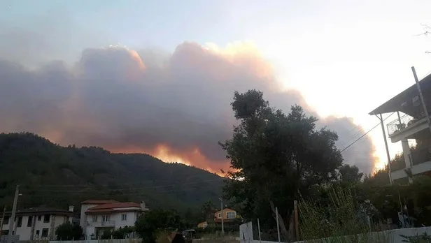 SON DAKİKA: Başkan Recep Tayyip Erdoğan Marmaris'te! Orman yangını olan bölgeyi havadan inceledi-6