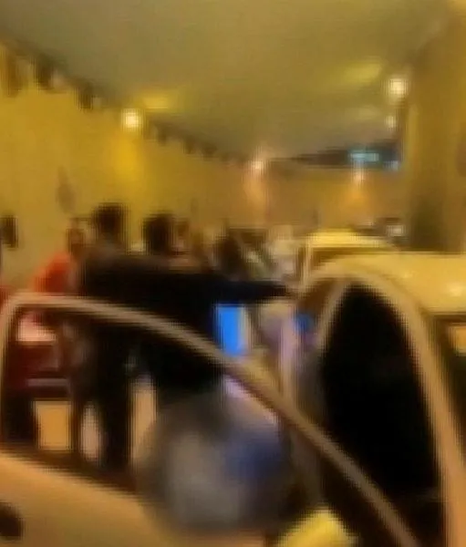 esenlerde-trafigi-kapatip-asker-eglencesi-yapanlara-ceza-yagdi-1646582043091.jpeg Esenler'de trafiği kapatıp asker eğlencesi yapanlara ceza yağdı!-2