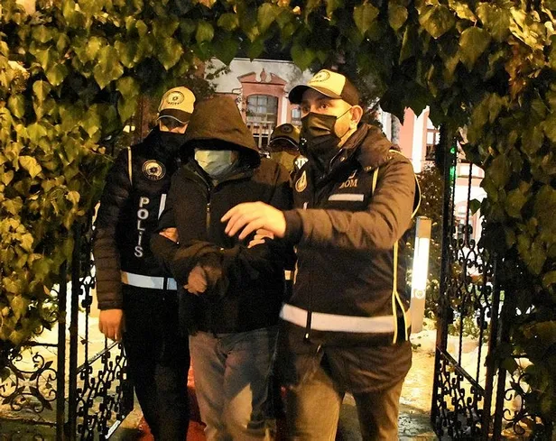 chpli-belediyede-rusvet-operasyonu-derinlesiyor-esnafa-bile-goz-dikmisler-1642900485899.jpeg CHP'li Belediyede rüşvet operasyonu derinleşiyor! Esnafa bile göz dikmişler-3