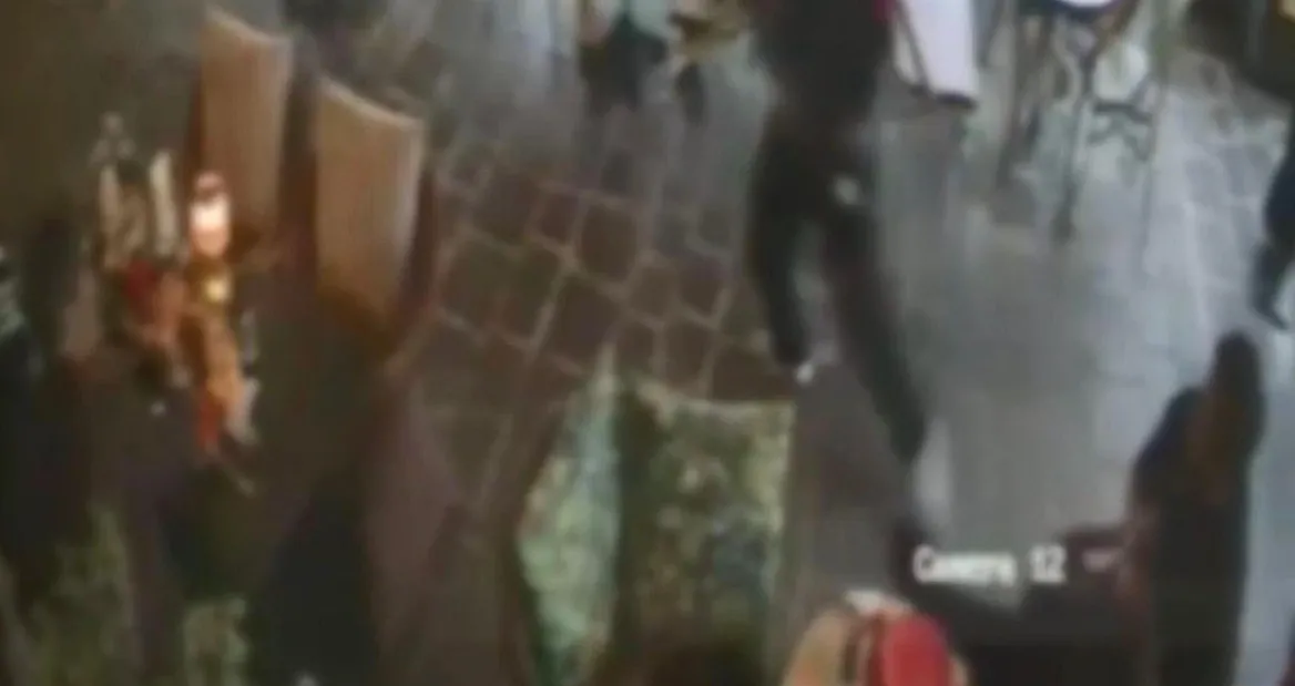 1781607648650.png İstanbul Sarıyer'deki bir AVM'de 13 Haziran'da İran asıllı iş insanı B.A. silahlı saldırıya uğrayarak bacağından yaralandı.