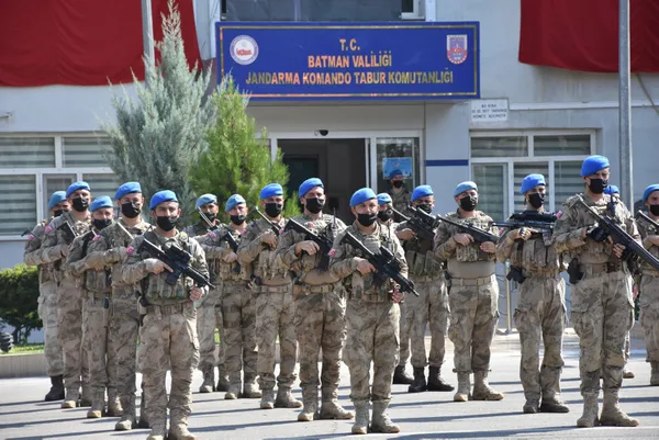 batman-il-jandarma-komutanliginda-gorevli-73-komando-dualarla-suriye-resulayna-ugurlandi-1625049836955.jpg
