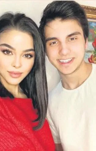 'Kuruluş Osman'ın oyuncusu Aslıhan Karalar kardeşiyle poz verdi