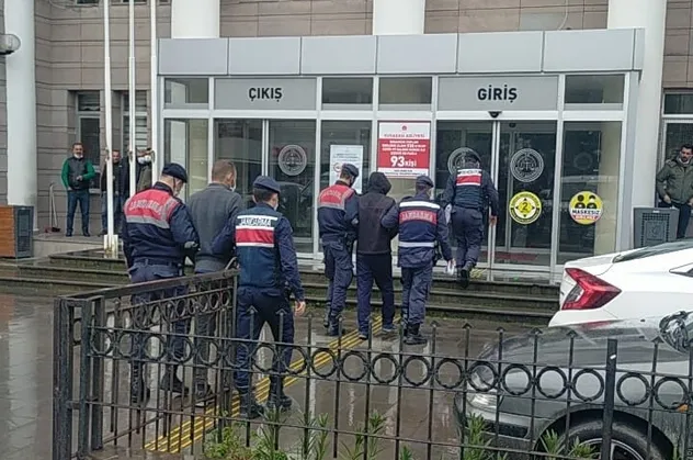 Jandarma hırsızları suçüstü yakaladı