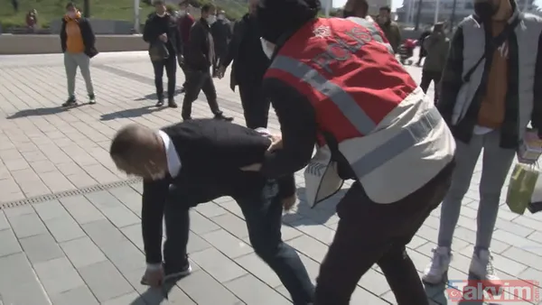 Taksim Meydanı'nda gazeteciye saldırı! O anlar kamerada - 2