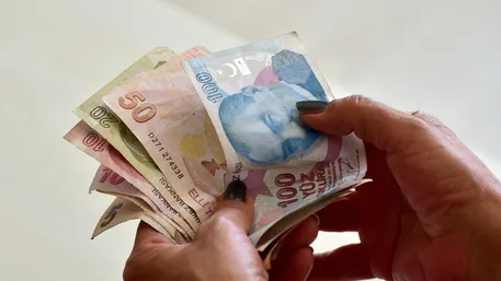 Emekliye en az 23 bin 716 lira! Zam için yeni anket geldi maaşları TAKVİM hesapladı