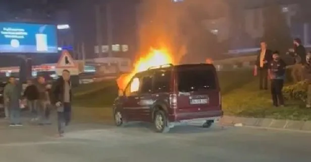 Kadıköy’de korku dolu anlar: Seyir halindeki hafif ticari araç alevlere teslim oldu