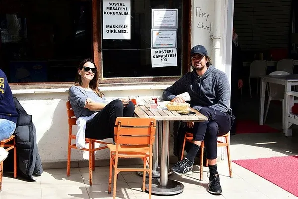 Sosyetik güzel Edwina Sponza İbrahim Kutluay’ı unutamadı!