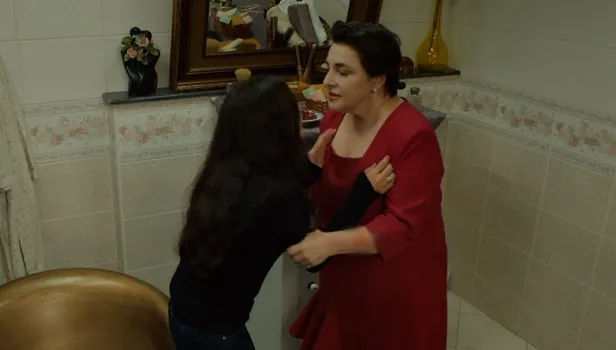 Behice, Müjgan'ı sakinleştirmeye çalışıyor! Bir Zamanlar Çukurova 64. yeni bölüm