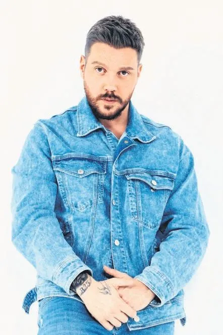 eski-sevgililer-hadise-ile-sinan-akcilin-sarki-rekabeti-kizisti-hadiseyi-efkar-basti-1682106643970.jpeg Hadise ve Sinan Akçıl arasında kıran kırana rekabet! Sadece 3 günde...-4