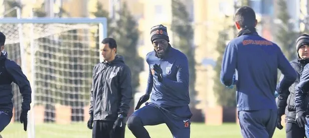 Başakşehir’de Adebayor krizi!