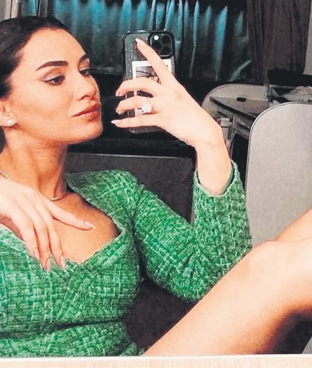 yuzuk-gorundu-1642357433702.jpeg TAKVİM'in duyurduğu Hande Doğandemir ve Onur Tuna aşkında evlilik sinyali!-3