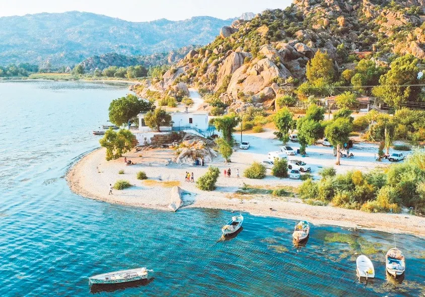 masmavi-koylardan-antik-kentlere-1786568673358.jpeg Ege'nin en güzel rotaları: Antik kentlerden masmavi koylara, lezzet duraklarından gizli cennetlere-7