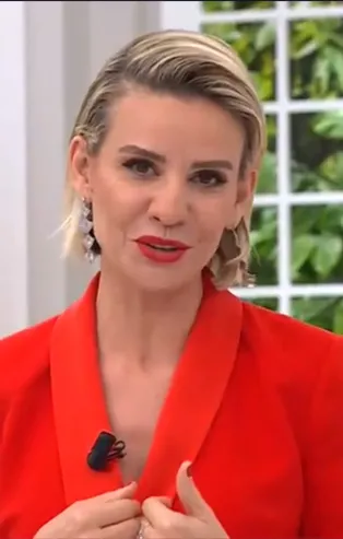 ESRA EROL SON BÖLÜM İZLE ATV LİNKİ 3 Ocak 2022 | Türkiye bu skandalı konuşuyor! Eşi Erhan hem Melek hem Cemile ile aşk yaşıyor