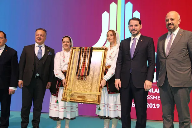 hazine-ve-maliye-bakani-berat-albayraktan-yatirimcilara-flas-cagri-1574938593253.jpg Hazine ve Maliye Bakanı Berat Albayrak'tan yatırımcılara flaş çağrı-3