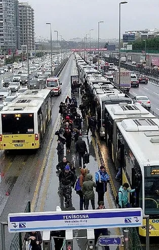 Son dakika: İBB'nin toplu taşımaya yüzde 35'lik zamlı tarifesi uygulanmaya başlandı! Vatandaş isyanda