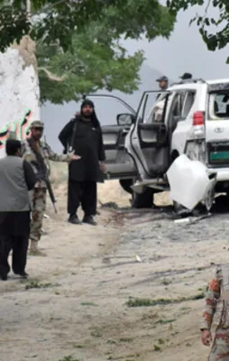 Pakistan'da bombalı saldırı: 25 ölü