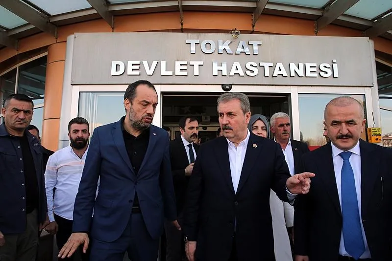 BBP Genel Başkanı Mustafa Destici hastaneden taburcu edildi: "3 hafta boyunca dizlik kullanacağım"-2