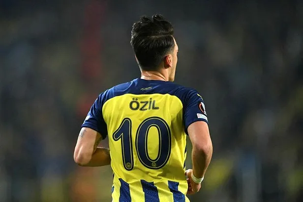 mesut-ozil-fenerbahce-ile-ipleri-kopariyor-katar-yolcusu-1634930194039.jpeg Mesut Özil, Fenerbahçe ile ipleri koparıyor! Katar yolcusu...-5