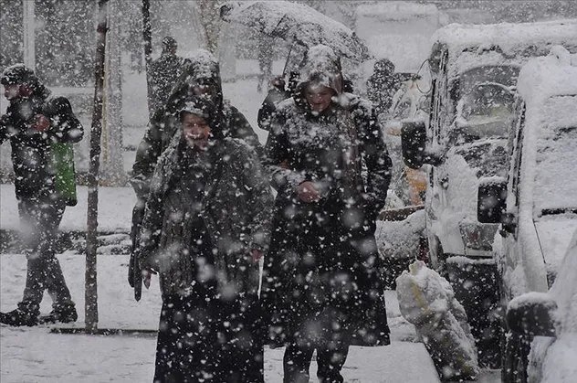 SON DAKİKA: Meteorolojiden sağanak ve kar uyarısı | 6 Ocak İstanbul'da kar yağacak mı?