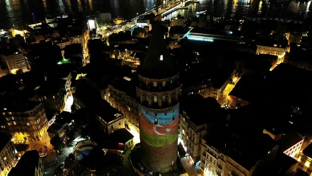turkiyeden-bir-destek-daha-galata-kulesine-azerbaycan-bayragi-yansitildi-1601411866651.jpeg Türkiye'den bir destek daha! Galata Kulesi'ne Azerbaycan bayrağı yansıtıldı-4