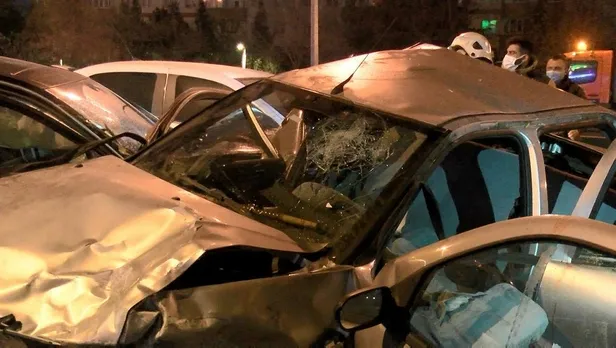 İstanbul Beylikdüzü'nde korkunç kaza! 15 araç birbirine girdi-4