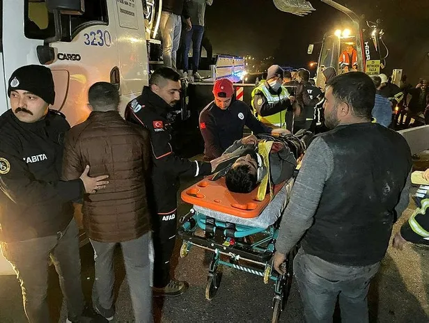 hatay-belende-konteyner-yuklu-tir-evin-duvarina-carpti-2-kisi-yaralandi-1640654623131.jpeg Hatay Belen'de konteyner yüklü tır evin duvarına çarptı! 2 kişi yaralandı-5