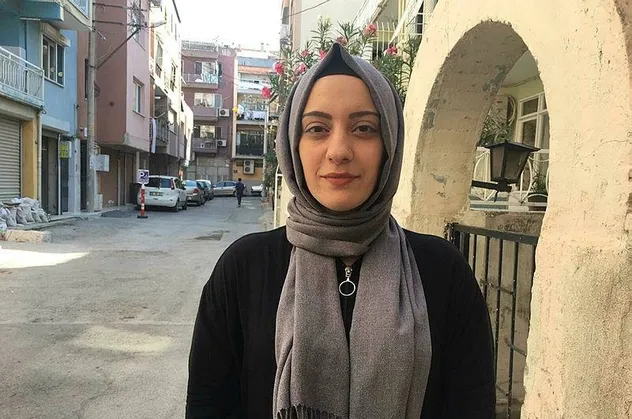 İzmir'de başörtülü Rabia Yılmaz'ı darp eden çiftin yalanı ortaya çıktı! Tanığın ifadesi saldırıyı doğruladı
