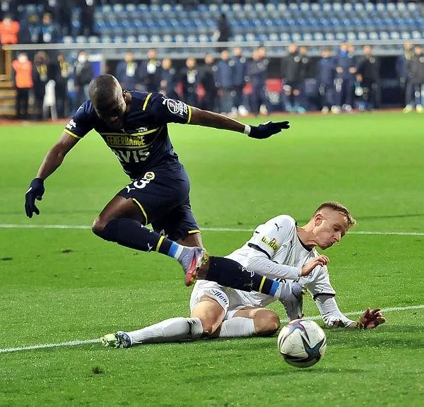 avrupadan-elenen-fenerbahce-kasimpasayi-901de-attigi-golle-devirdi-1646090065932.jpeg Avrupa’dan elenen Fenerbahçe Kasımpaşa’yı 90+1’de attığı golle devirdi-5