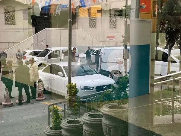 AK Parti binasına taşla saldırı! 1 kişi gözaltına alındı-2