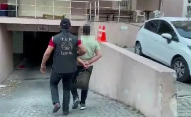 izmirde-fetonun-hucre-evlerine-baskin-21-kisi-yakalandi-1653550210317.jpeg İzmir'de FETÖ'nün hücre evlerine baskın: 21 kişi yakalandı-3