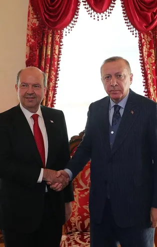 Son dakika: Başkan Erdoğan, (KKTC) Başbakanı Ersin Tatar'ı Dolmabahçe Çalışma Ofisi'nde kabul etti