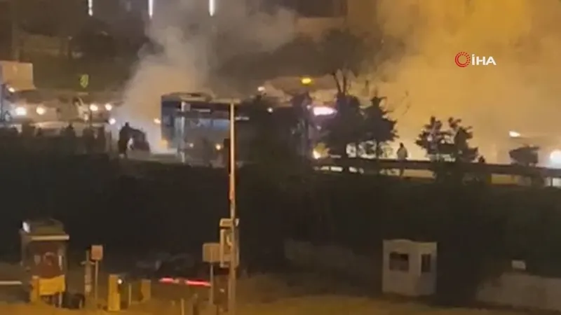 Son dakika: Yine bir İETT klasiği! Maltepe'de bir İETT otobüsünden dumanlar yükseldi! Yolcular tahliye edildi-2