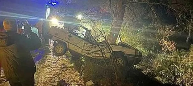Kontrolden çıktı ağaca çarptı hurdaya döndü: 1 ölü