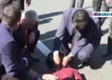 Konvoyu durdurup hemen yanlarına gitti
