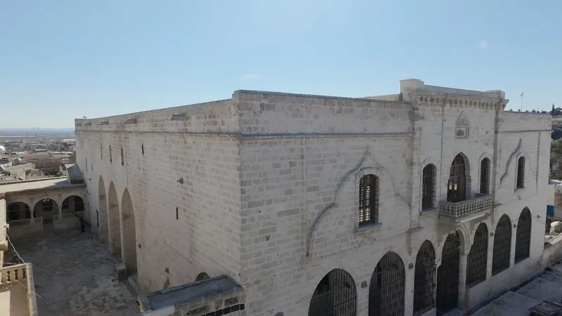 sanliurfa-diyarbakir-ve-ispartada-3-tarihi-cami-ramazan-bayraminda-ibadete-aciliyor-1773917494007.jpeg Şanlıurfa, Diyarbakır ve Isparta'da 3 tarihi cami Ramazan Bayramı'nda ibadete açılıyor-4