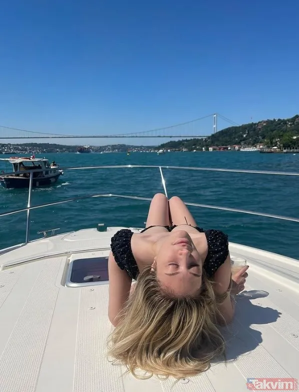 Yasmin Erbil Boğaz'a karşı sere serpe yattı tekne pozu olay! Mehmet Ali Erbil'in kızı gelen yorumları görmek bile istemedi! 'Güzel bir...' - 4
