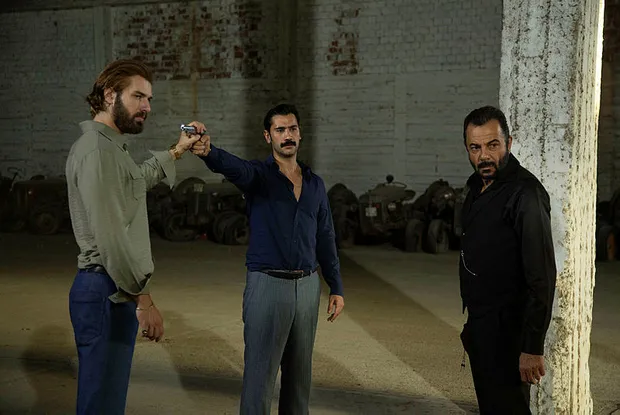atv'nin reyting rekortmeni dizisi Bir Zamanlar Çukurova'da final vakti geldi çattı! Önce oyuncular gitti şimdi de final tarihi belli oldu-7