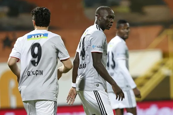 Beşiktaş Alanyaspor maçında Sergen Yalçın hakeme çok sinirlendi! "Kabadayılık mı yapıyorsun sen?"-8