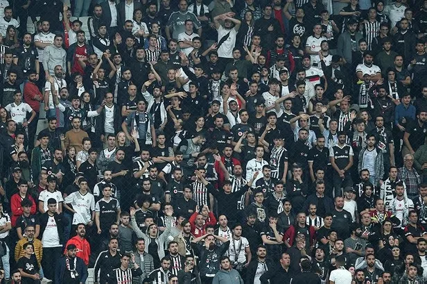 Beşiktaş taraftarı UEFA Avrupa Ligi'nde Braga yenilgisinden sonra isyan bayrağını çekti!-1