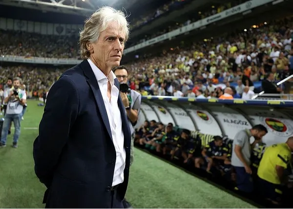 son-dakika-fenerbahce-teknik-direktoru-jorge-jesustan-szalai-ve-osayi-sozleri-1661344896366.jpg
