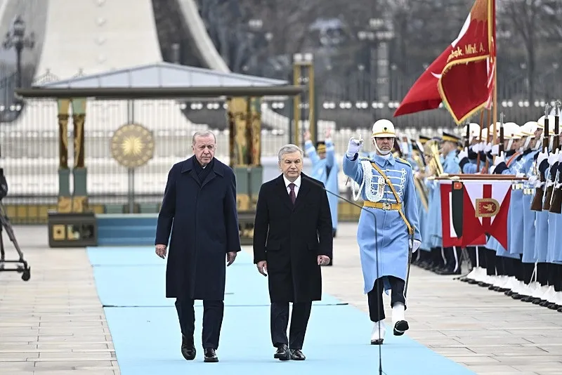 Özbekistan Cumhurbaşkanı Şevket Mirziyoyev Ankara'da: Başkan Erdoğan resmi törenle karşıladı-2