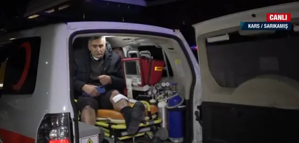 son-dakika-sarikamis-sehitlerini-anma-etkinliginde-salonun-tavani-coktu-yaralilar-var-1673107671949.jpg Son dakika: Kars'ta Sarıkamış şehitlerini anma etkinliğinde salonun tavanı çöktü! Yaralılar var-4