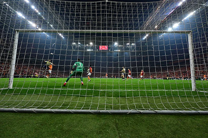 Galatasaray'da Okan Buruk'tan derbi neşteri! Yıldız isim Fenerbahçe maçının ardndan gözden çıkarıldı - 14