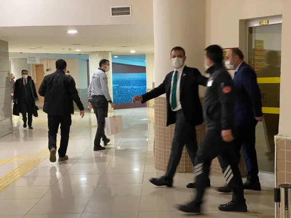chpli-ibb-baskani-ekrem-imamoglu-mahkemede-inkar-etti-hakaretin-muhatabi-ysk-uyeleri-degil-icisleri-bakanidir-1641803933757.jpg